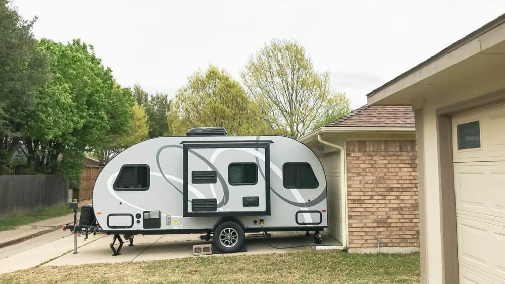 how much does it cost to store travel trailer