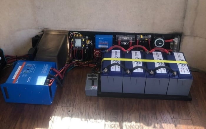 what type of battery does a travel trailer use