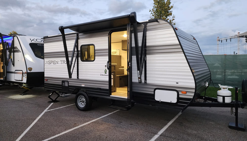 how level should a travel trailer be